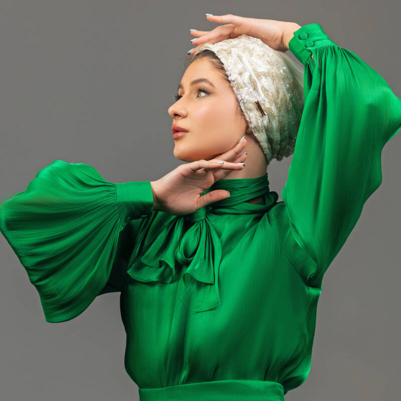 Glam Off-White & Gold Beading Turban