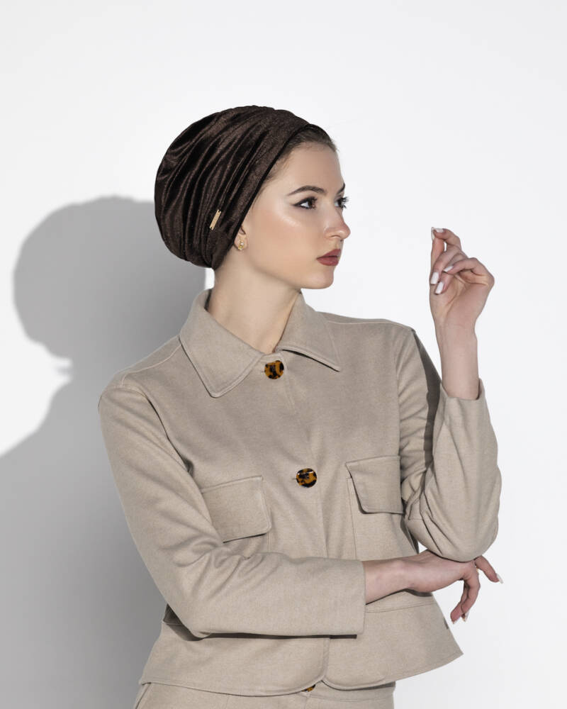 Luxurious velvet brown turban for women, offering a soft, stylish fit for any occasion.