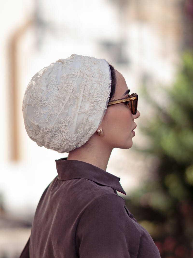 Creamy Embroidery Turban